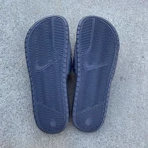 NIKE BENASSI SE JUST DO IT SLIDES DARK GREYS 3Ds Nike | Shoes | Nike Benassi Se Just Do It Slides Dark Greys  main image 4